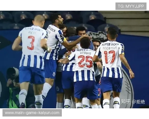 波尔图塔雷米头球补射主场观众集体起立——从草皮到日常的力量之旅