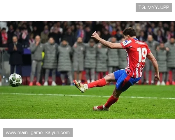 马德里竞技快速反击，阿尔瓦雷斯直面门将